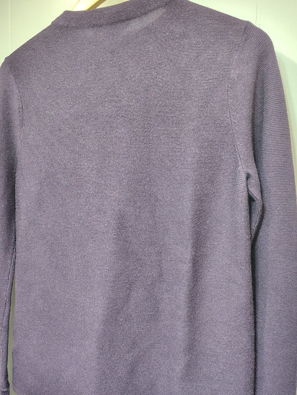 Club Monaco 100% Wool Eggplant Purple Fine Knit Crew Neck Sweater M - Picture 6 of 7
